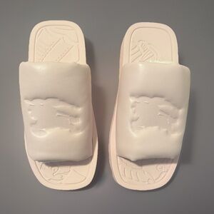 BURBERRY 
Pink Leather Slides
Women’s EU 36